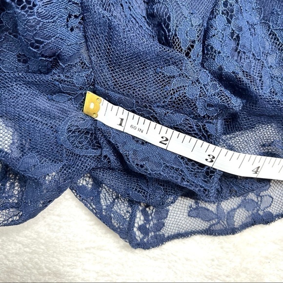 Francesca’s Navy Lace Shabby Chic Flutter Sleeve Keyhole Romper Size Small - Picture 10 of 16